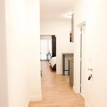 Apartman 102 *