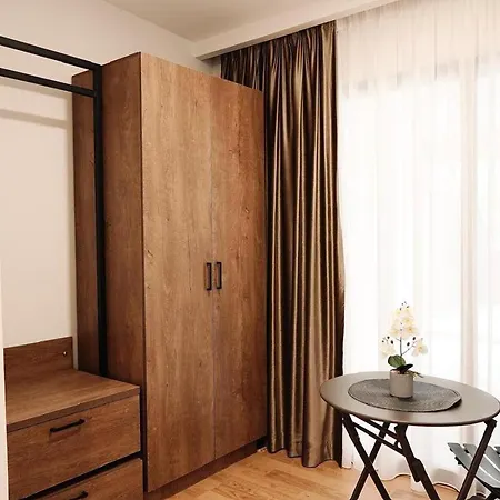 Apartament 102 Tirana